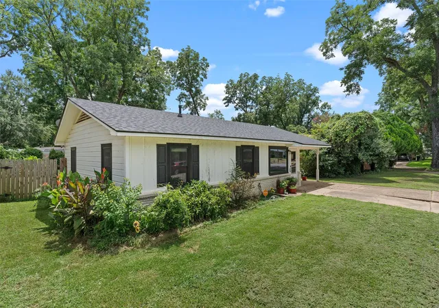 Photo 2 of Single family home for sale at 1702 Cline St, Bossier City, LA 71112 | MLS# 21329304 | Listing updated on 2026-09-12