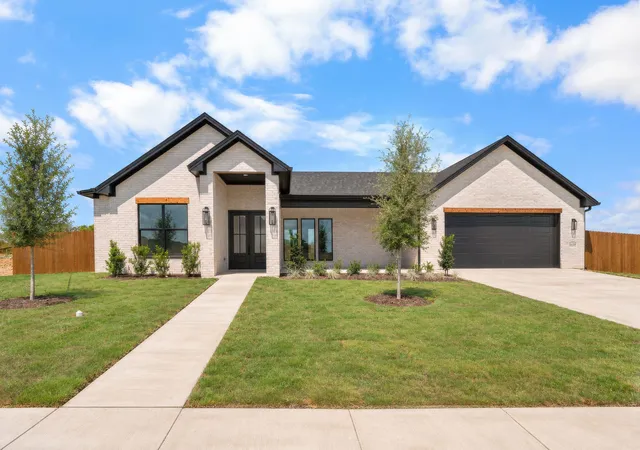 Photo 1 of Sale Pending at 1125 Dillinger Rd, Hewitt, TX 76643 | MLS# 21331349 | Listing updated on 2026-10-06