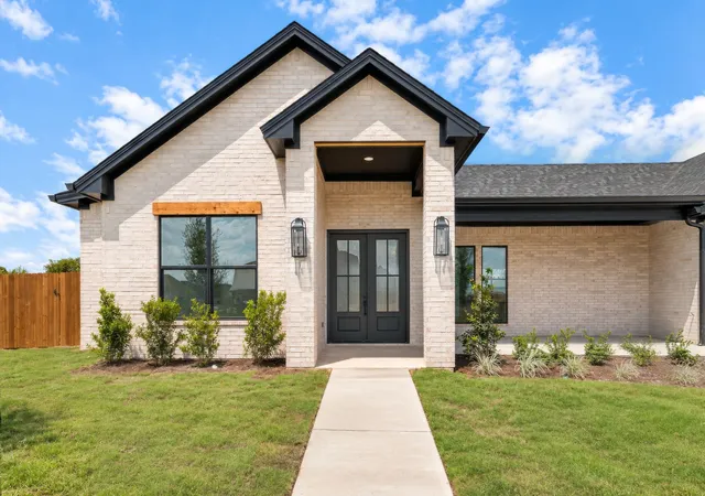 Photo 3 of Sale Pending at 1125 Dillinger Rd, Hewitt, TX 76643 | MLS# 21331349 | Listing updated on 2026-10-06