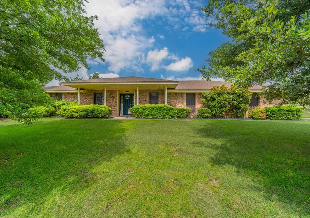 Photo 1 of Single family home for sale at 5011 Springbrook Dr, Midlothian, TX 76065 | MLS# 21332743 | Listing updated on 2026-09-15