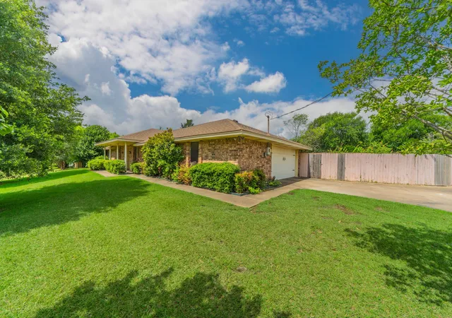 Photo 3 of Single family home for sale at 5011 Springbrook Dr, Midlothian, TX 76065 | MLS# 21332743 | Listing updated on 2026-09-15