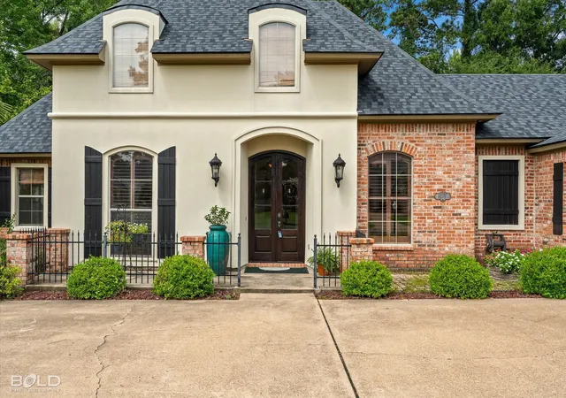 Photo 4 of Single family home for sale at 375 St Charles Blvd, Shreveport, LA 71106 | MLS# 21332700 | Listing updated on 2026-10-06