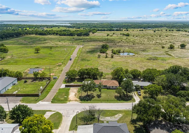 Photo 2 of Single family home for sale at 608 S Colorado St, Whitney, TX 76692 | MLS# 21332499 | Listing updated on 2026-09-10