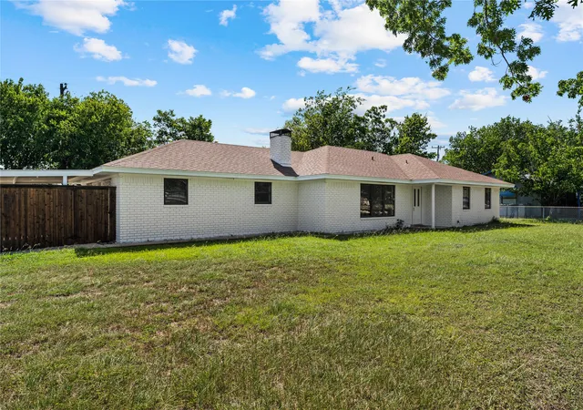 Photo 3 of Single family home for sale at 608 S Colorado St, Whitney, TX 76692 | MLS# 21332499 | Listing updated on 2026-09-10