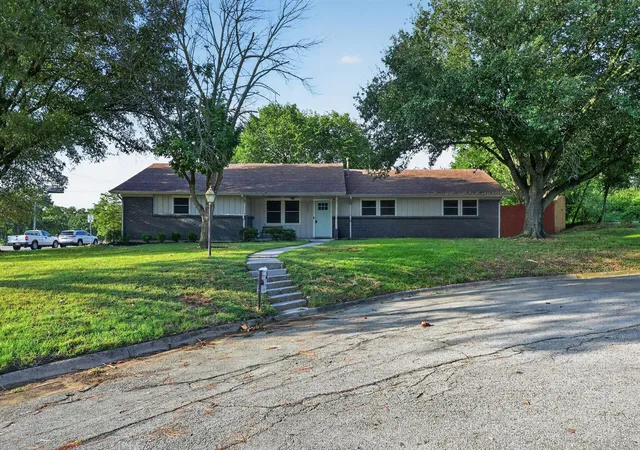 Photo 1 of Single family home for sale at 2403 Robin Cir, Denton, TX 76209 | MLS# 21330904 | Listing updated on 2026-09-09
