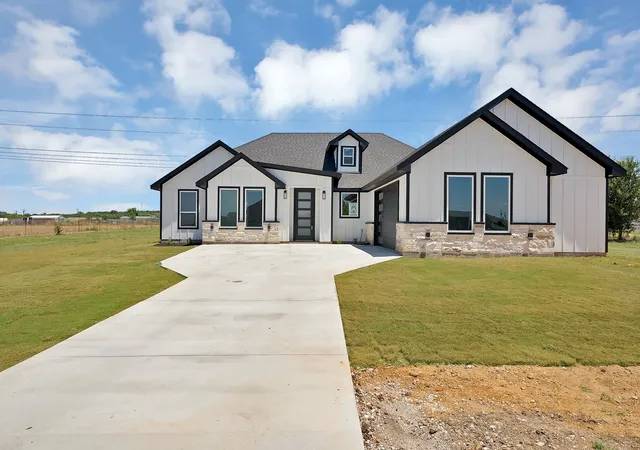 Photo 1 of Sale Pending at 3217 Cobbler Ln, Joshua, TX 76058 | MLS# 21329920 | Listing updated on 2026-09-13