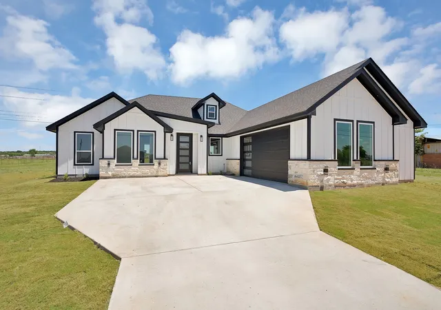 Photo 2 of Sale Pending at 3217 Cobbler Ln, Joshua, TX 76058 | MLS# 21329920 | Listing updated on 2026-09-13