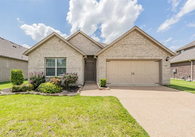 Photo 1 of Single family home for sale at 1207 Putnam St, Mansfield, TX 76063 | MLS# 21331513 | Listing updated on 2026-09-11