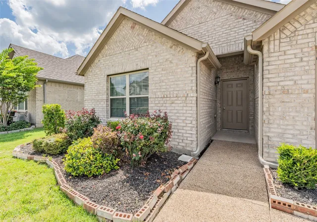 Photo 2 of Single family home for sale at 1207 Putnam St, Mansfield, TX 76063 | MLS# 21331513 | Listing updated on 2026-09-11