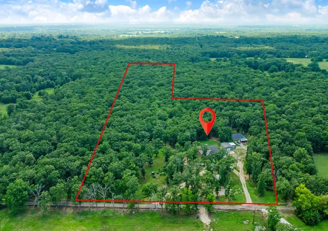 Photo 3 of Single family home for sale at 821 County Road 43830, Paris, TX 75462 | MLS# 21330916 | Listing updated on 2026-09-09