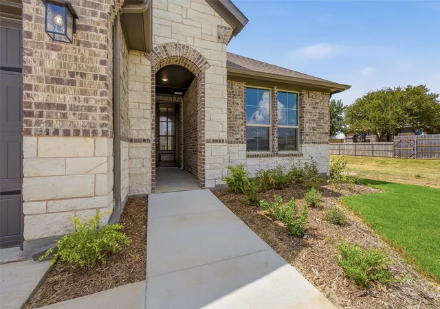 Photo 3 of Single family home for sale at 3401 Helena St, Gainesville, TX 76240 | MLS# 21329809 | Listing updated on 2026-10-04