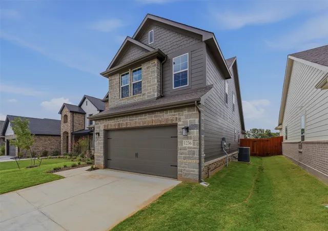 Photo 3 of Sale Pending at 1236 Colca Dr, Springtown, TX 76082 | MLS# 21330921 | Listing updated on 2026-09-09