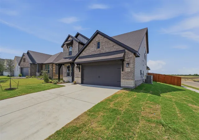 Photo 3 of Single family home for sale at 1337 Frio Dr, Springtown, TX 76082 | MLS# 21330951 | Listing updated on 2026-09-09