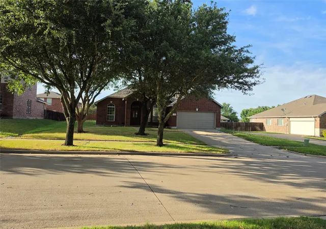 Photo 2 of Sale Pending at 1743 Summerwood Ln, Cedar Hill, TX 75104 | MLS# 21332702 | Listing updated on 2026-09-12