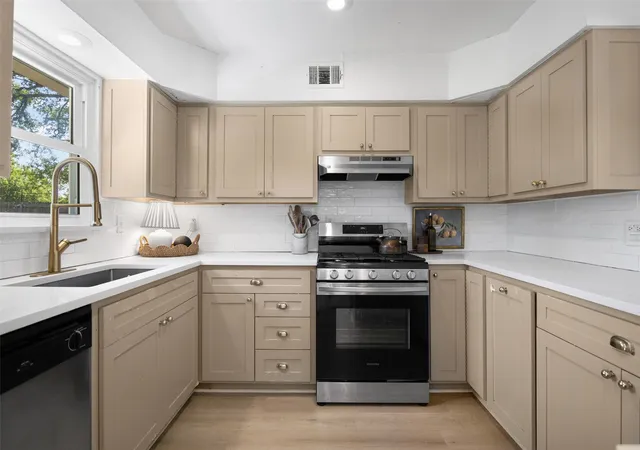 Photo 1 of Single family home for sale at 11367 Lippitt Ave, Dallas, TX 75218 | MLS# 21332912 | Listing updated on 2026-09-12