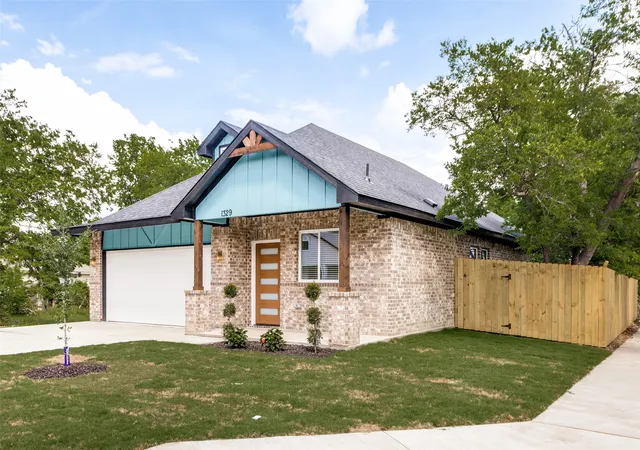 Photo 2 of Single family home for sale at 1329 Arizona Ave, Fort Worth, TX 76104 | MLS# 21332936 | Listing updated on 2026-09-15
