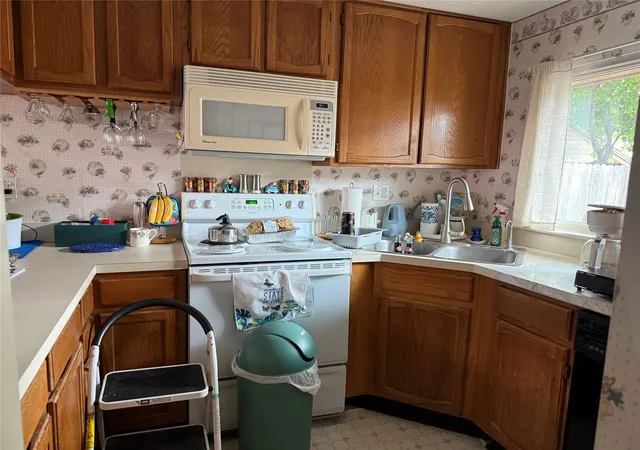 Photo 3 of Single family home for sale at 502 Pine Trail Dr, Allen, TX 75002 | MLS# 21333037 | Listing updated on 2026-09-08