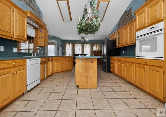 Photo 3 of Single family home for sale at 100 Barfield Ln, New Boston, TX 75570 | MLS# 21333051 | Listing updated on 2026-09-14