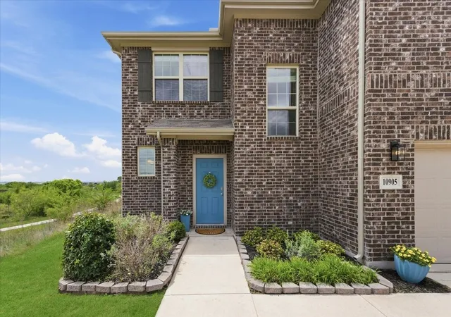 Photo 3 of Single family home for sale at 10905 Golden Barrel Ct, Fort Worth, TX 76108 | MLS# 21332913 | Listing updated on 2026-09-13