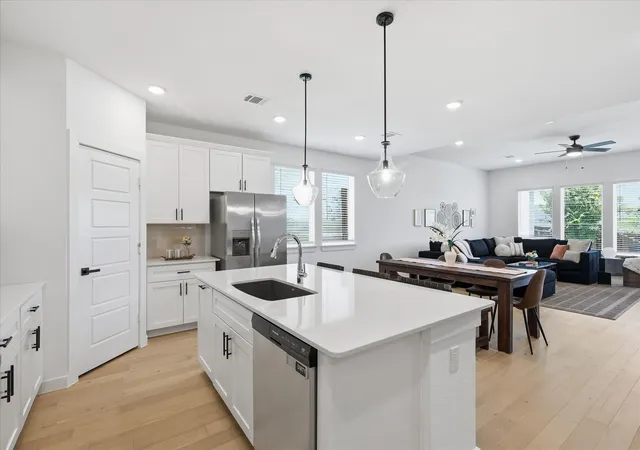 Photo 2 of Single family home for sale at 7133 Talon Bluff Dr, Fort Worth, TX 76179 | MLS# 21331045 | Listing updated on 2026-09-07