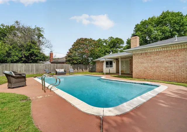 Photo 2 of Single family home for sale at 5016 Saint Lawrence Rd, Fort Worth, TX 76103 | MLS# 21331543 | Listing updated on 2026-09-11