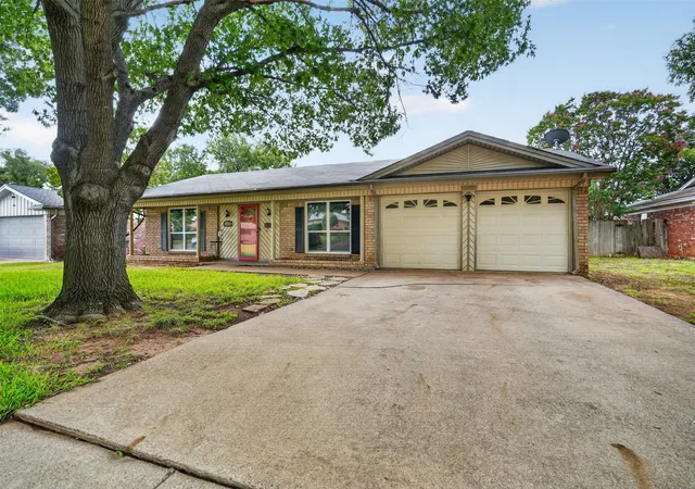 Photo 3 of Single family home for sale at 5016 Saint Lawrence Rd, Fort Worth, TX 76103 | MLS# 21331543 | Listing updated on 2026-09-11