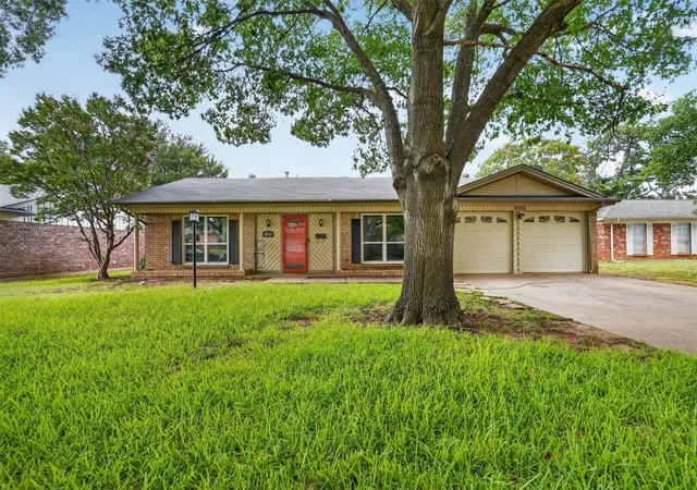 Photo 4 of Single family home for sale at 5016 Saint Lawrence Rd, Fort Worth, TX 76103 | MLS# 21331543 | Listing updated on 2026-09-11