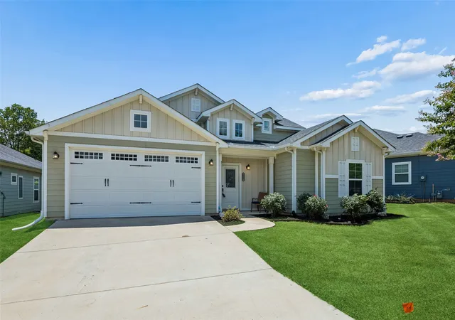 Photo 3 of Single family home for sale at 612 Myers Dr, Lake Dallas, TX 75065 | MLS# 21319377 | Listing updated on 2026-09-09