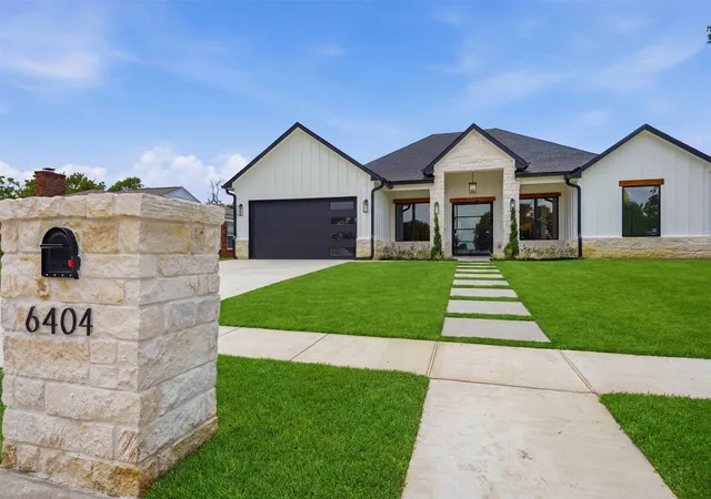 Photo 1 of Single family home for sale at 6404 Camp Bowie Blvd, Fort Worth, TX 76116 | MLS# 21333298 | Listing updated on 2026-09-26