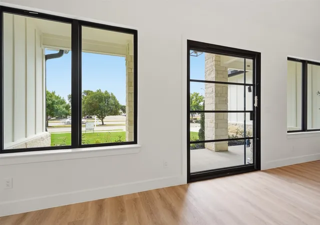 Photo 4 of Single family home for sale at 6404 Camp Bowie Blvd, Fort Worth, TX 76116 | MLS# 21333298 | Listing updated on 2026-09-26