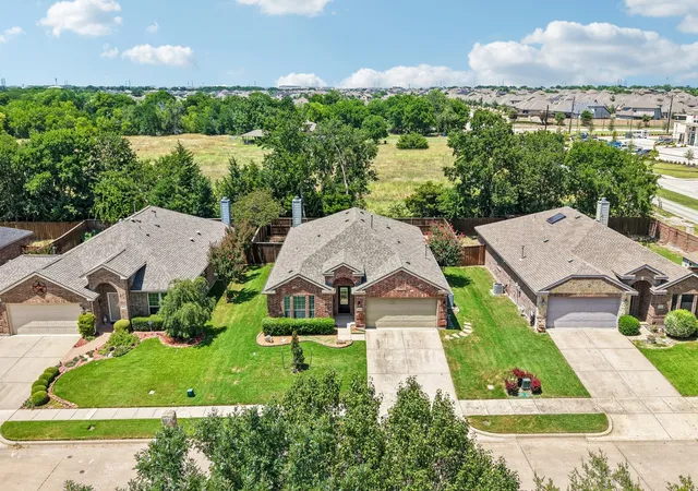 Photo 3 of Sale Pending at 3400 Glenmore Dr, Melissa, TX 75454 | MLS# 21314472 | Listing updated on 2026-09-10