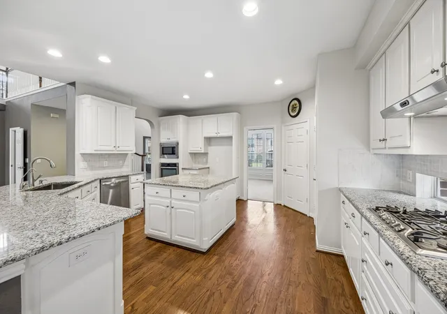Photo 3 of Single family home for sale at 122 Woodland Cvs, Coppell, TX 75019 | MLS# 21333035 | Listing updated on 2026-10-07