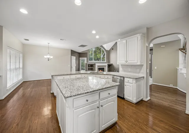 Photo 3 of Single family home for sale at 122 Woodland Cvs, Coppell, TX 75019 | MLS# 21333035 | Listing updated on 2026-10-07