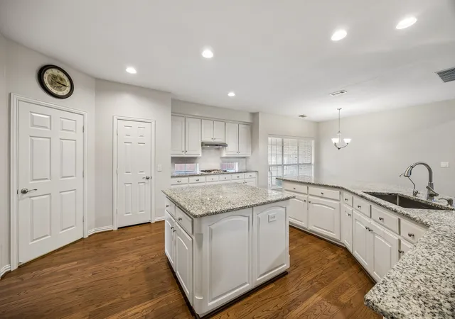 Photo 4 of Single family home for sale at 122 Woodland Cvs, Coppell, TX 75019 | MLS# 21333035 | Listing updated on 2026-10-07