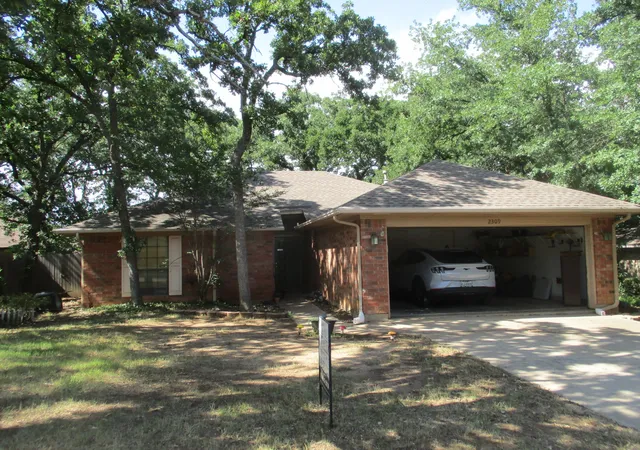 Photo 15 of Single family home for sale at 2309 Oak Park Dr, Denton, TX 76209 | MLS# 21332557 | Listing updated on 2026-09-11