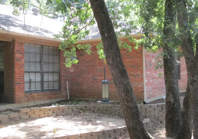 Photo 2 of Single family home for sale at 2309 Oak Park Dr, Denton, TX 76209 | MLS# 21332557 | Listing updated on 2026-09-11