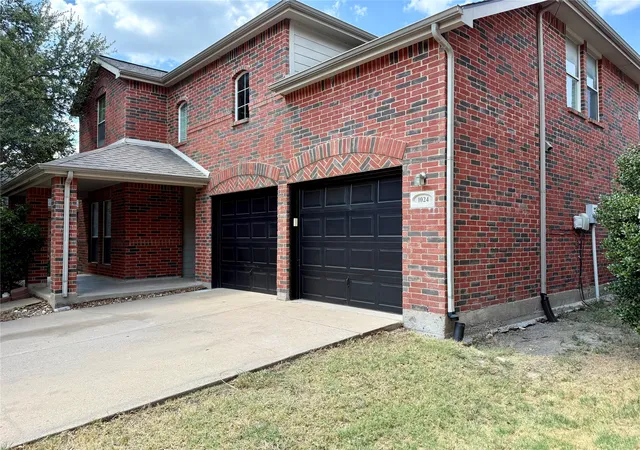 Photo 2 of Single family home for sale at 1024 Grimes Dr, Forney, TX 75126 | MLS# 21333346 | Listing updated on 2026-10-06