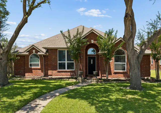 Single family home for sale at 622 Stretford Ln, Allen, TX 75002 | MLS# 21333391