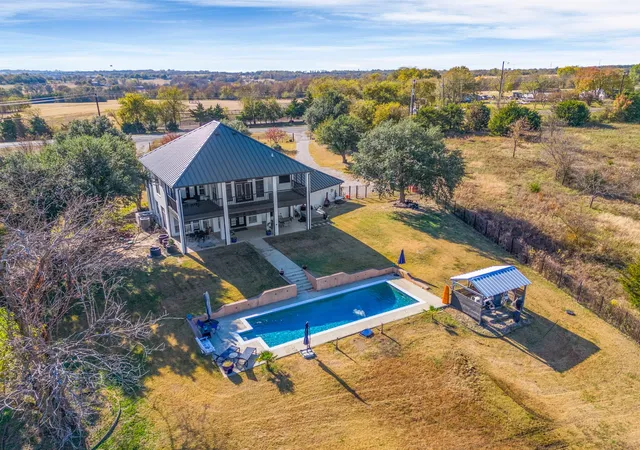 Photo 1 of Sale Pending at 7811 Fm 902, Sherman, TX 75092 | MLS# 21333116 | Listing updated on 2026-09-28