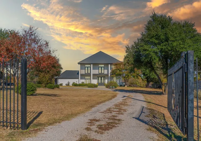 Photo 2 of Sale Pending at 7811 Fm 902, Sherman, TX 75092 | MLS# 21333116 | Listing updated on 2026-09-28