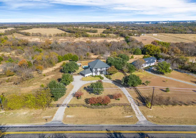 Photo 3 of Sale Pending at 7811 Fm 902, Sherman, TX 75092 | MLS# 21333116 | Listing updated on 2026-09-28