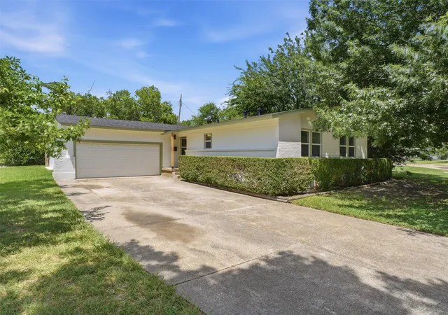 Photo 1 of Single family home for sale at 11207 Flamingo Ln, Dallas, TX 75218 | MLS# 21333405 | Listing updated on 2026-09-14