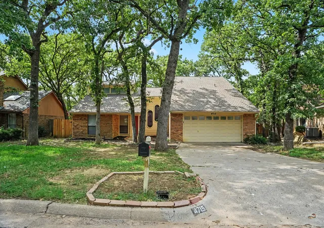 Photo 1 of Single family home for sale at 4715 Burning Springs Dr, Arlington, TX 76017 | MLS# 21333156 | Listing updated on 2026-09-10