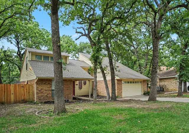 Photo 2 of Single family home for sale at 4715 Burning Springs Dr, Arlington, TX 76017 | MLS# 21333156 | Listing updated on 2026-09-10