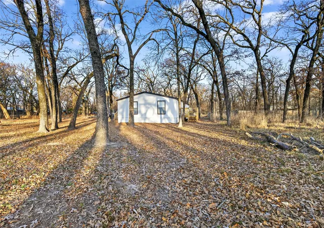 Photo 2 of Manufactured home for sale at 237 Wildflower Dr, Mabank, TX 75156 | MLS# 21333471 | Listing updated on 2026-09-10