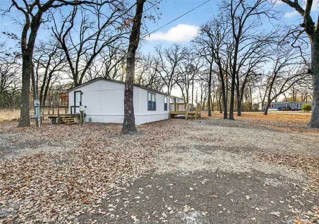 Photo 3 of Manufactured home for sale at 237 Wildflower Dr, Mabank, TX 75156 | MLS# 21333471 | Listing updated on 2026-09-10