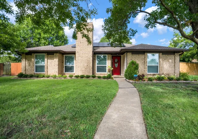 Photo 1 of Single family home for sale at 852 Bronco Ln, Plano, TX 75023 | MLS# 21307605 | Listing updated on 2026-07-31