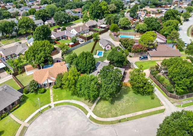 Photo 2 of Single family home for sale at 852 Bronco Ln, Plano, TX 75023 | MLS# 21307605 | Listing updated on 2026-07-31
