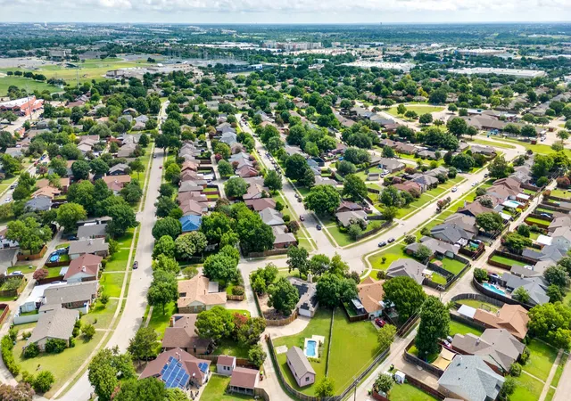 Photo 4 of Single family home for sale at 852 Bronco Ln, Plano, TX 75023 | MLS# 21307605 | Listing updated on 2026-07-31