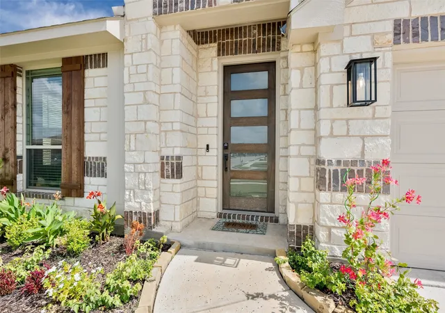 Photo 3 of Single family home for sale at 208 Shady Bank Wy, Nevada, TX 75173 | MLS# 21330910 | Listing updated on 2026-09-10